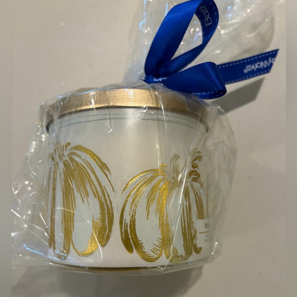 White Pumpkin Scented Candle 3-Wick B&BW NEW - Picture 2 of 6